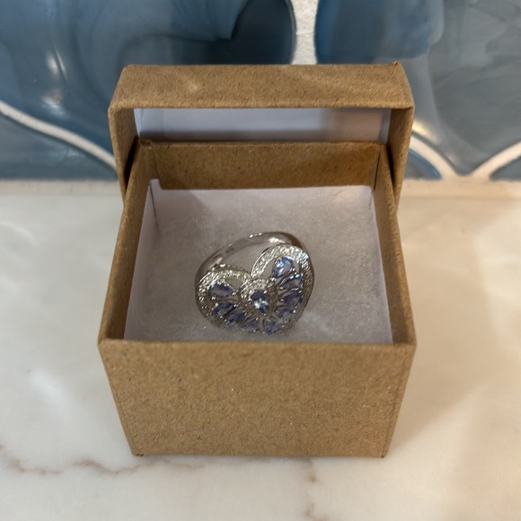 Tanzanite & Diamond Heart 💜 Ring - Picture 8 of 8